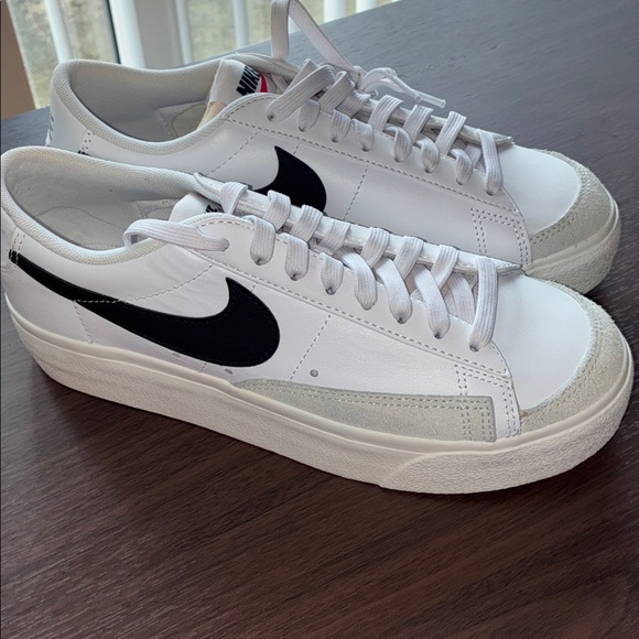 Nike Women's Blazer Low Platform Shoes - Picture 9 of 11